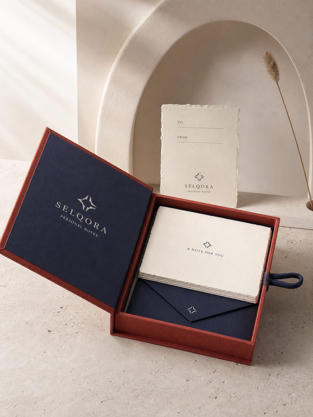 Hochwertige Geschenkbox mit persönlicher Grußkarte und To-/From-Feld – Firmenpräsent zu Weihnachten von Stadler Verpackung