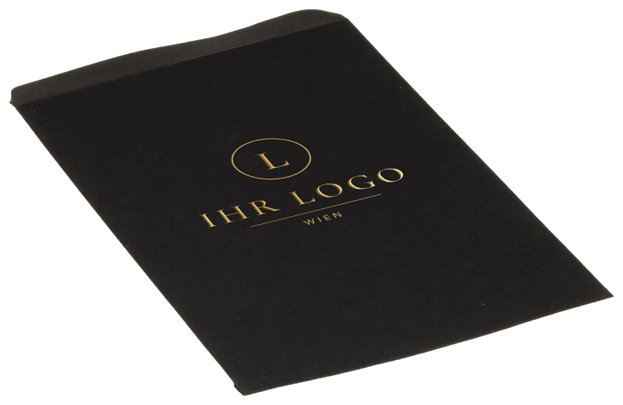 Mittleres Geschenksackerl in Schwarz mit Beispiel-Logo in Goldprägung