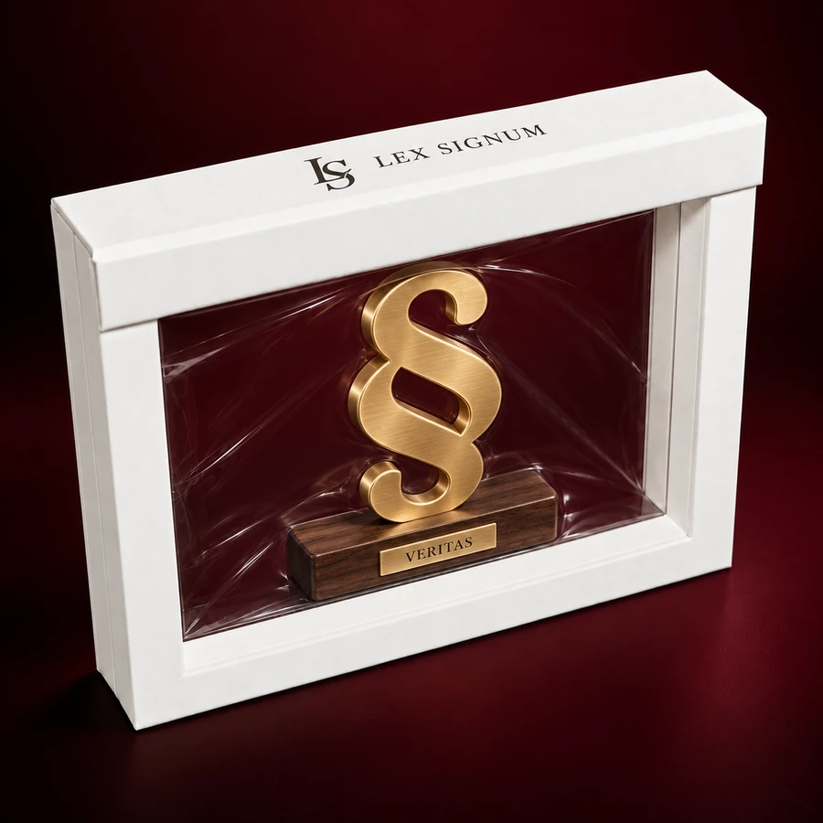Weißer Schweberahmen mit Prägung „Lex Signum“, darin ein goldenes Paragraphenzeichen auf Holzsockel (Beispiel)